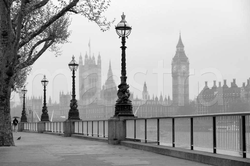 Фотообои Лондон черно белая улица в дымке