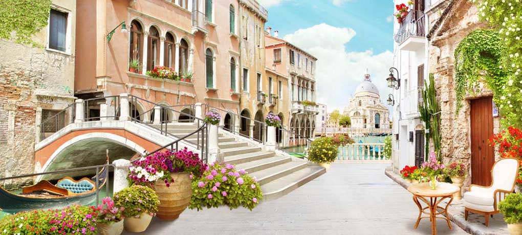 Фотообои Улочка Венеции в цветах