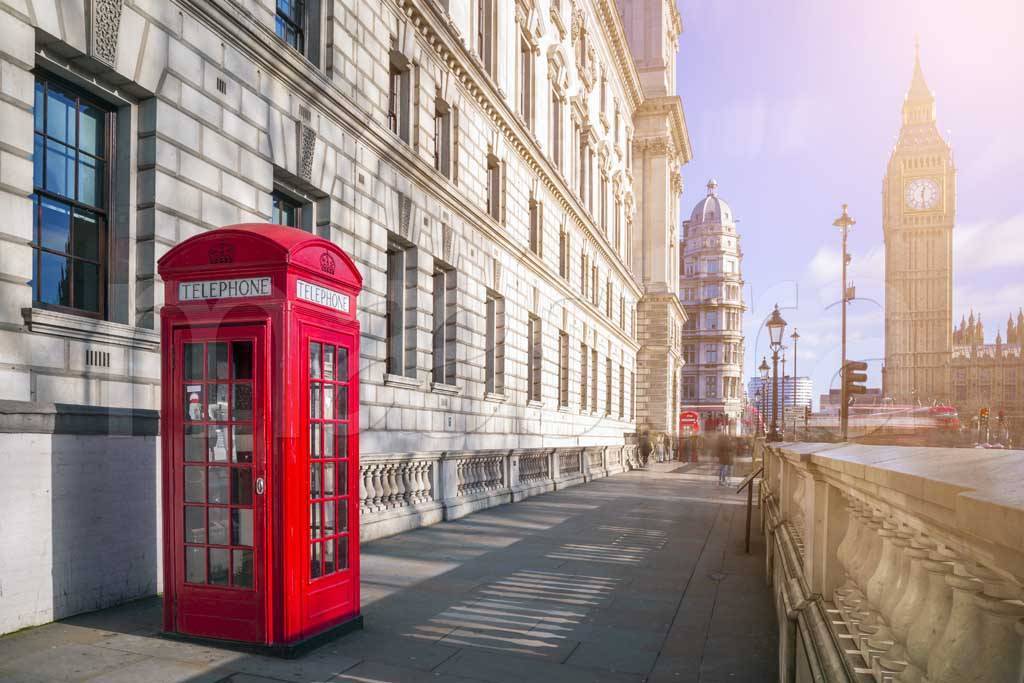 Фотообои Телефонная будка загадочного Лондона