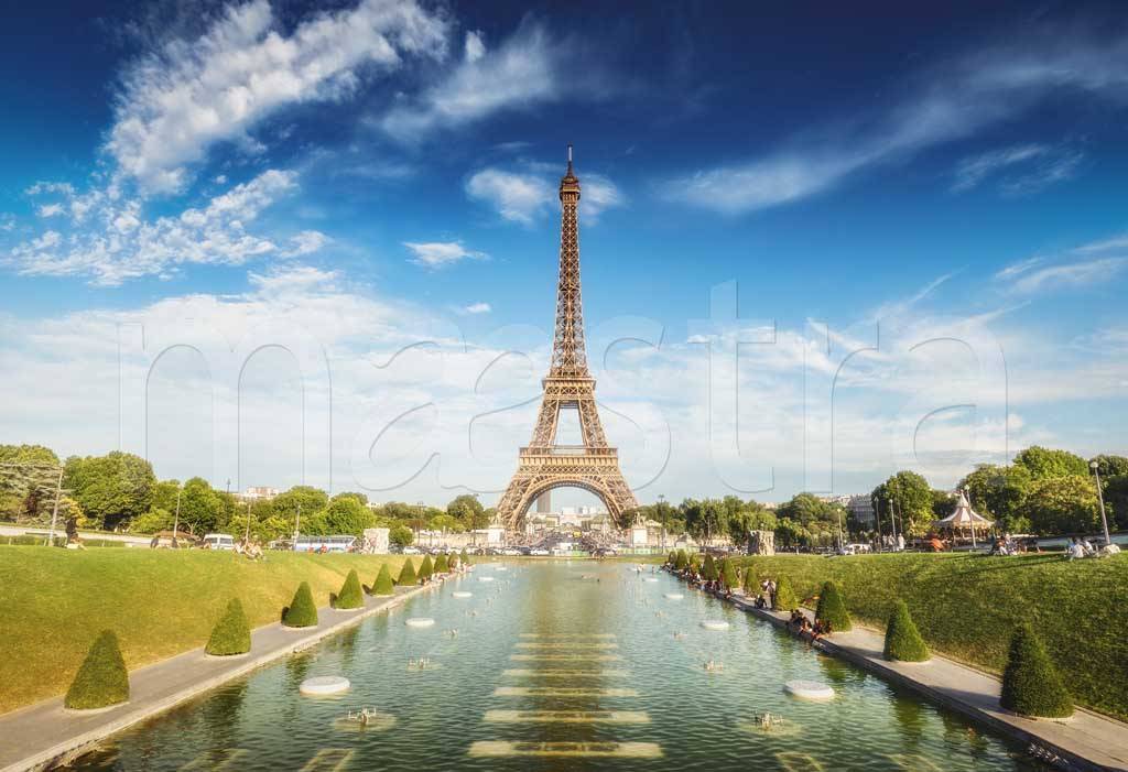 Фотообои Париж эйфелева башня летом