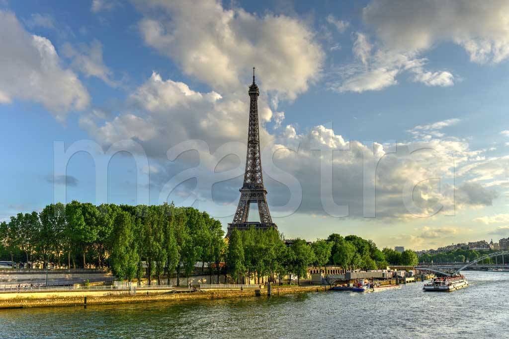 Фотообои Париж Эйфелева башня летом