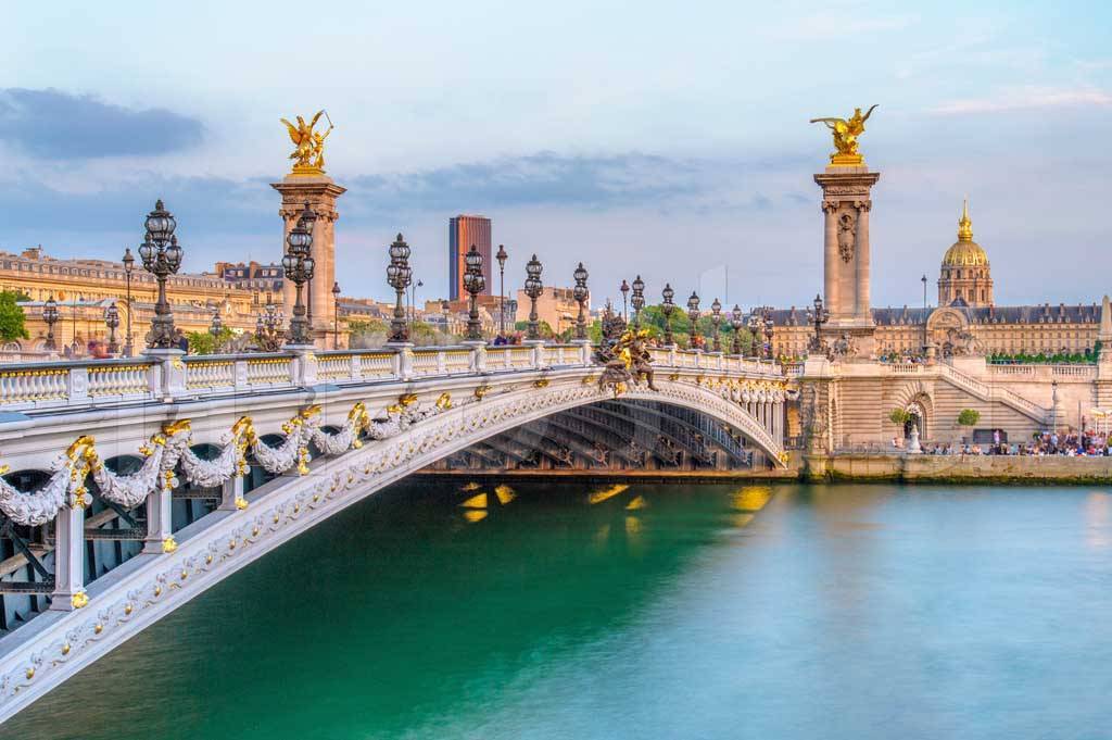 Фотообои Мост в Париже через реку