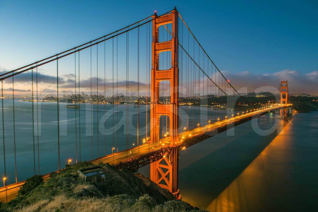 Фотообои Мост через реку к городу