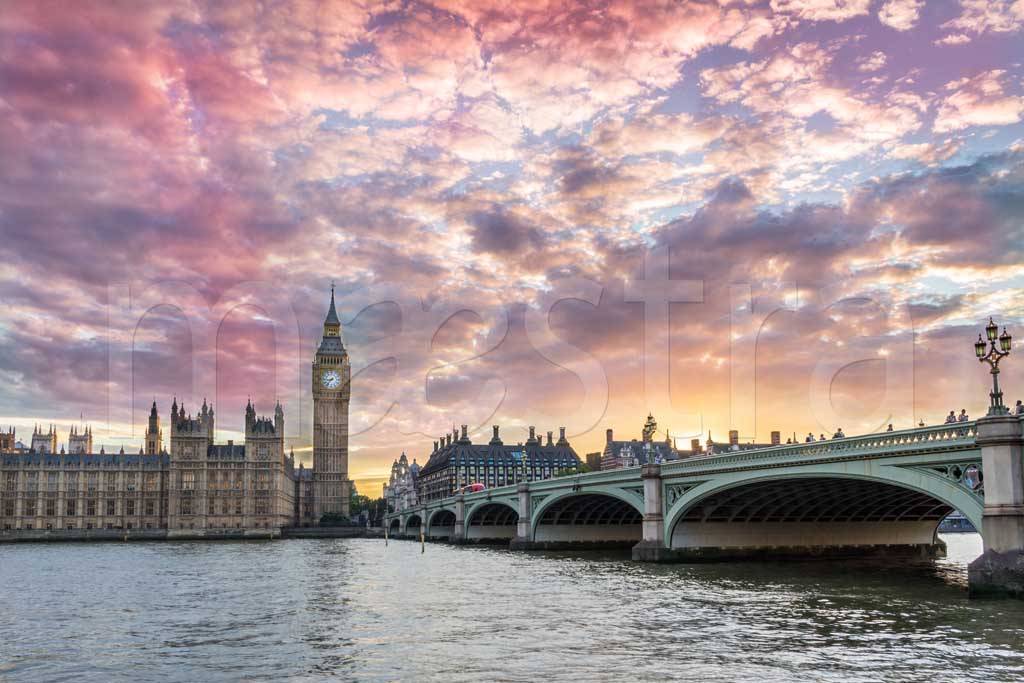 Фотообои Красивые облака над Лондоном
