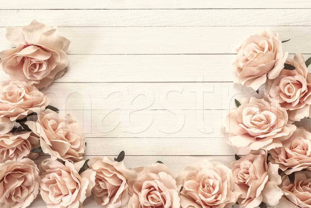 Фотообои розовые розы на фоне дерева