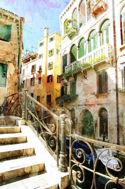 Фотообои Прогулка по старинной улочки в Венеции