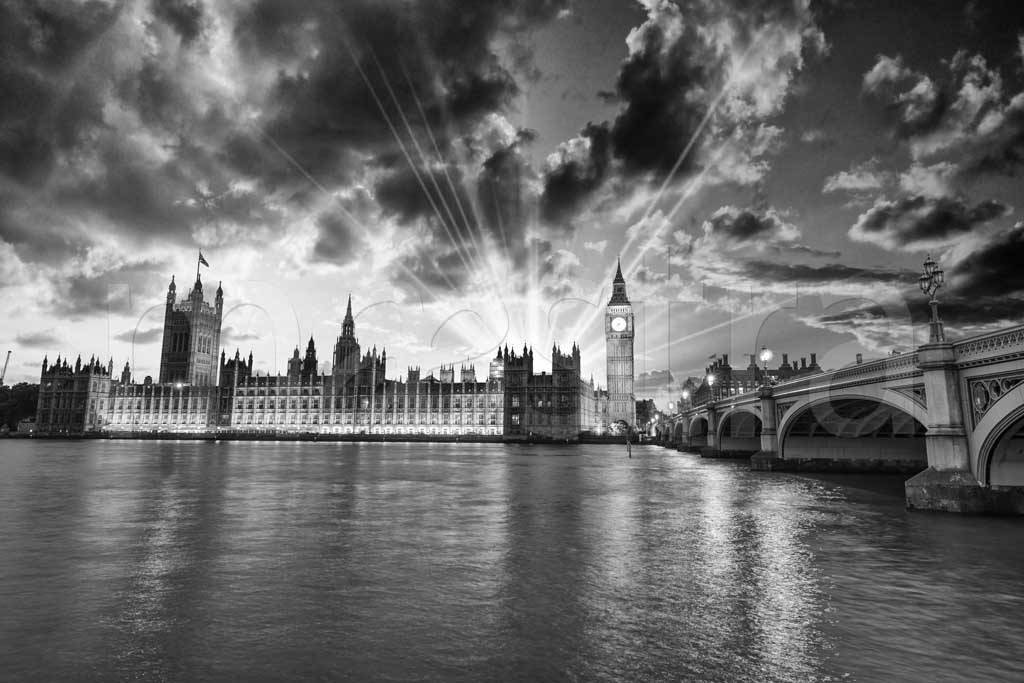 Фотообои Лучи солнца в небе над Лондоном