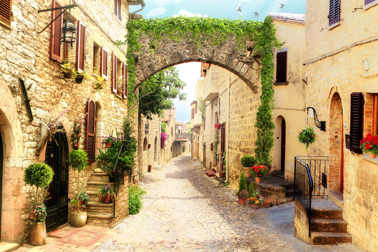 фотообои арка на улице в средневековом стиле 19-0185