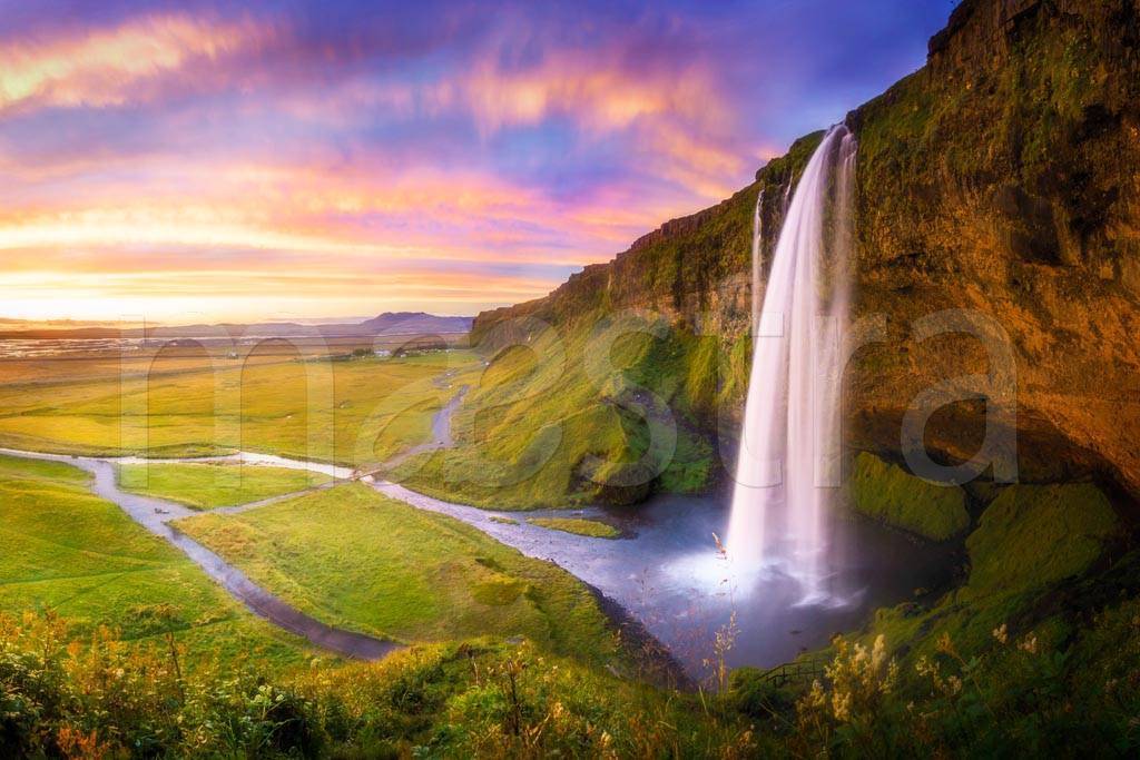 Фотообои Исландский водопад Сельяландфосс на закате