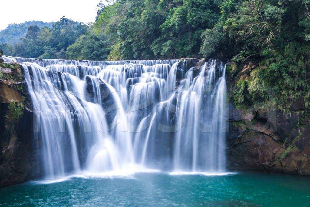 Фотообои Красивый водопад на Тайване