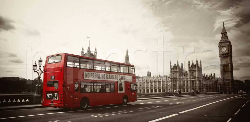 Фотообои Красный автобус и черно белый Лондон