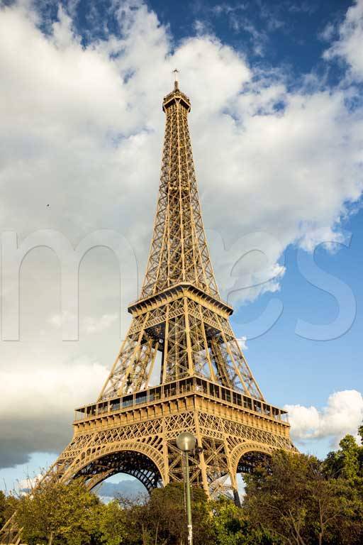 Фотообои Эйфелева башня вид снизу