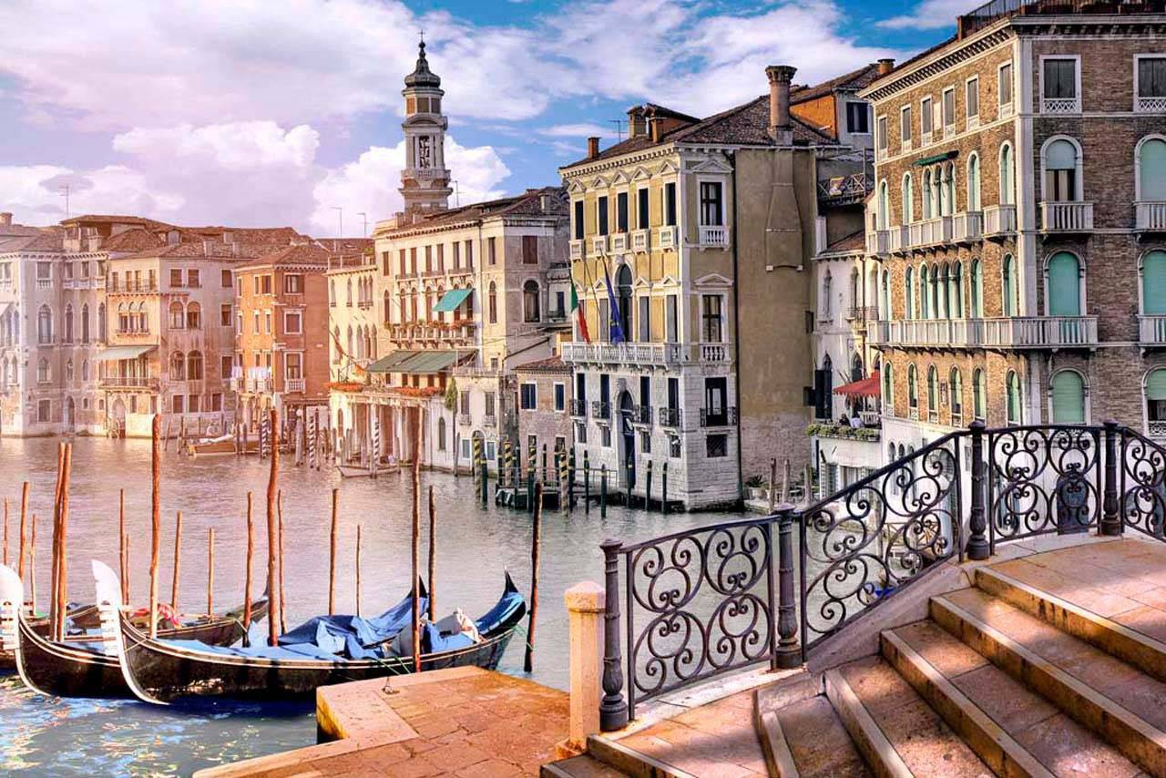 Фотообои Вид с берега на Венецию