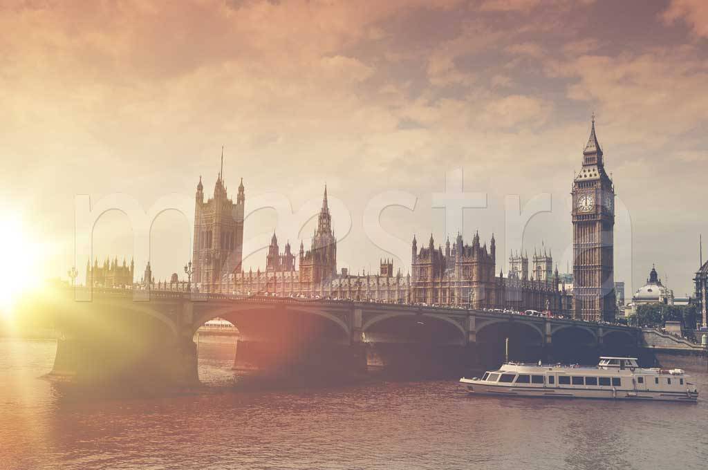 Фотообои Лондон в утренней солнечной дымке