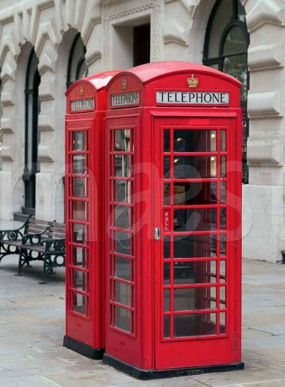 Фотообои Телефонная будка вечернего Лондона
