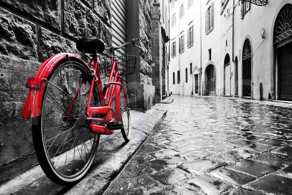 Фотообои Красный велосипед на улочке Лондона